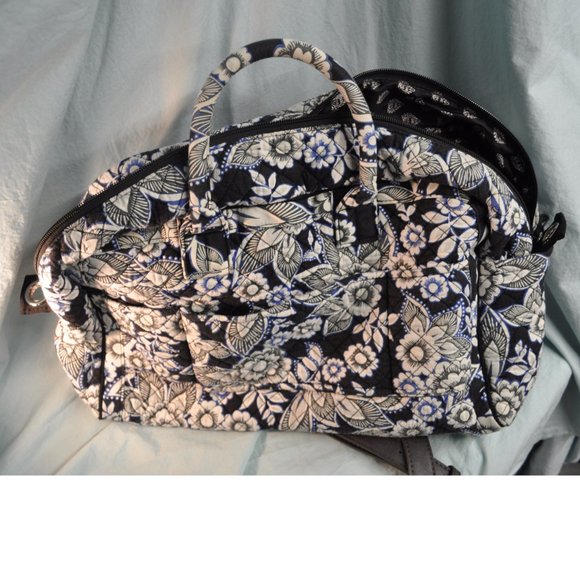 Vera Bradley	snow lotus winter 2017 blue black white floral large bag (21gw) - Picture 10 of 16